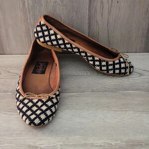 Soles By Paige Blue White Needlepoint Wool‎ Flats Womens Size 8